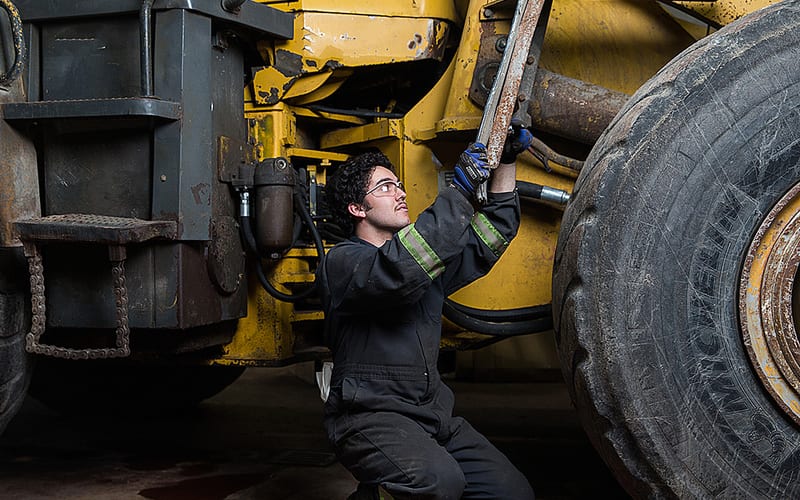 Heavy Equipment Technician: Occupations in Alberta - alis